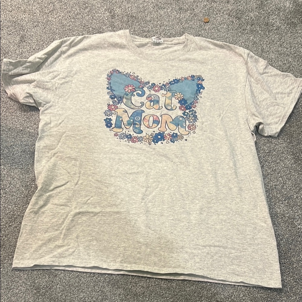 Gray Cat MomT-Shirt